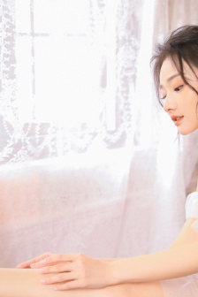 过来趴下
